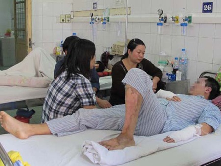 Hà Nội: Lời tri ân của 2 vợ chồng vụ nổ gas - 1