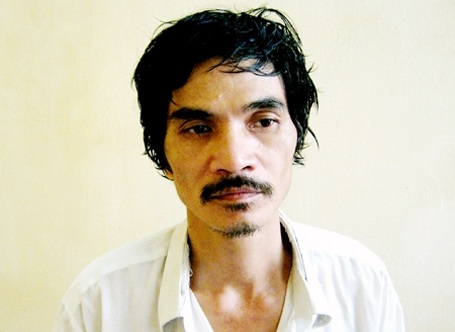 Bắt khẩn cấp người chồng tra tấn vợ dã man vì ghen tuông - 1