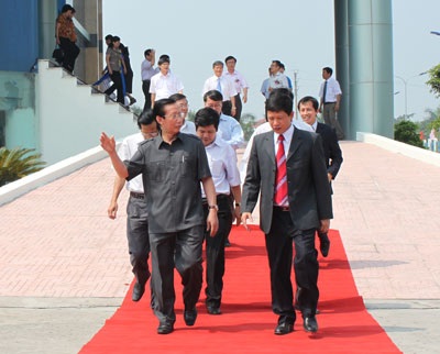 Khai trương nhà máy chiết xuất dầu và khô đậu tương đầu tiên ở Việt Nam - 2 Khai trương nhà máy chiết xuất dầu và khô đậu tương đầu tiên ở Việt Nam - 2