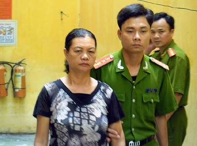 Người đàn bà thuê côn đồ chặt tay chồng bị khởi tố - 1