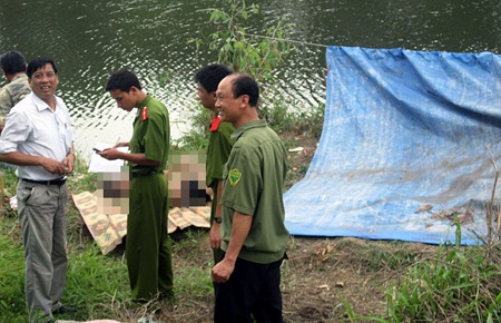 Phát hiện xác người đàn ông xăm trổ đầy mình - 1 Phát hiện xác người đàn ông xăm trổ đầy mình - 1