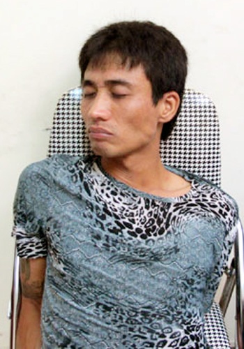 Hà Nội: Ném mũ bảo hiểm vào cảnh sát hòng thoát thân - 1 Hà Nội: Ném mũ bảo hiểm vào cảnh sát hòng thoát thân - 1