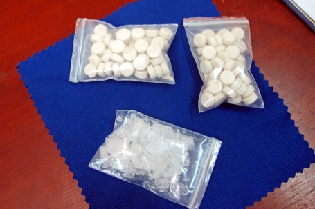 Hà Nội: Ném mũ bảo hiểm vào cảnh sát hòng thoát thân - 2 Hà Nội: Ném mũ bảo hiểm vào cảnh sát hòng thoát thân - 2