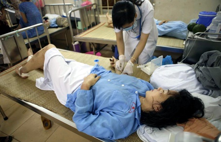 Hà Nội: Người phụ nữ bị chồng tra tấn tàn bạo vì ghen tuông - 1 Hà Nội: Người phụ nữ bị chồng tra tấn tàn bạo vì ghen tuông - 1