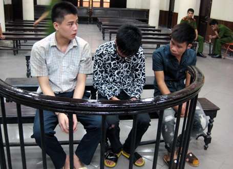 Hà Nội: Nam thanh niên dùng chày gỗ giết người lĩnh án - 1 Hà Nội: Nam thanh niên dùng chày gỗ giết người lĩnh án - 1