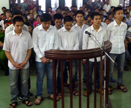Nhóm đối tượng chuyên cướp xe máy đêm trên quốc lộ lĩnh án - 1 Nhóm đối tượng chuyên cướp xe máy đêm trên quốc lộ lĩnh án - 1