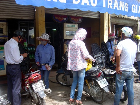 Cửa hàng bán xăng “dính” nước lã từng bị xử phạt - 1 Cửa hàng bán xăng “dính” nước lã từng bị xử phạt - 1