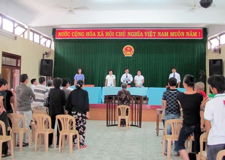 Mẹ chồng bảo con dâu... bán dâm - 1