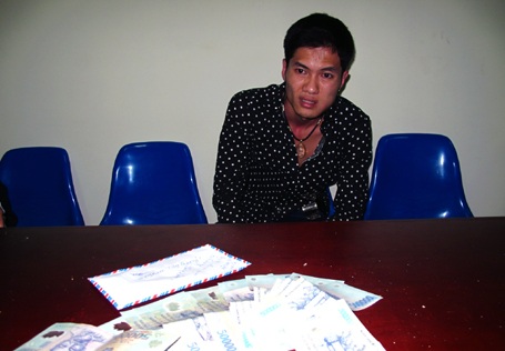 Sinh viên thực tập bắt nóng đối tượng buôn bán ma túy - 1 Sinh viên thực tập bắt nóng đối tượng buôn bán ma túy - 1