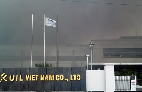 Hoảng loạn vì cháy lớn tại khu công nghiệp - 1 Hoảng loạn vì cháy lớn tại khu công nghiệp - 1