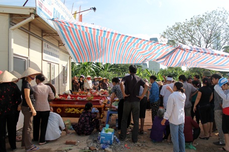 Hà Nội: 4 em nhỏ chết đuối dưới hố công trường - 2 Hà Nội: 4 em nhỏ chết đuối dưới hố công trường - 2