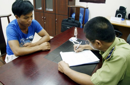 Phát hiện hơn 2 tấn gà “bẩn” vừa “đột nhập” vào nội thành - 2 Phát hiện hơn 2 tấn gà “bẩn” vừa “đột nhập” vào nội thành - 2