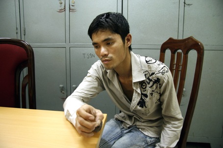 Thuê xế hộp, mang 3 khẩu súng đi buôn ma túy - 1