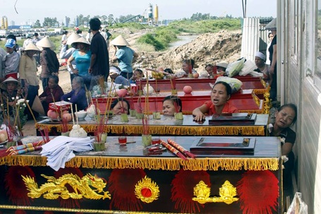 Vụ 4 cháu nhỏ chết đuối: Đơn vị thi công “đùn” trách nhiệm - 2 Vụ 4 cháu nhỏ chết đuối: Đơn vị thi công “đùn” trách nhiệm - 2