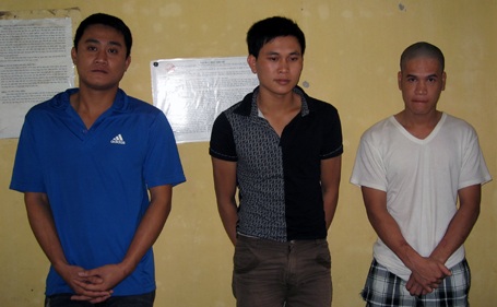 Triệt phá ổ nhóm làm giả giấy tờ để tiêu thụ xe ăn cắp - 1