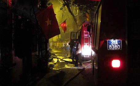 Hà Nội: “Bà hỏa” thiêu rụi ngôi nhà 4 tầng lúc nửa đêm - 6