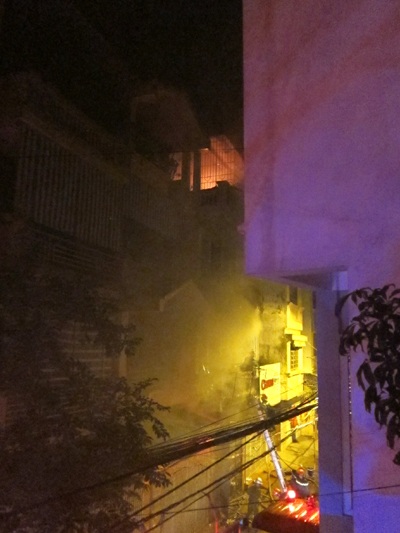 Hà Nội: “Bà hỏa” thiêu rụi ngôi nhà 4 tầng lúc nửa đêm - 9