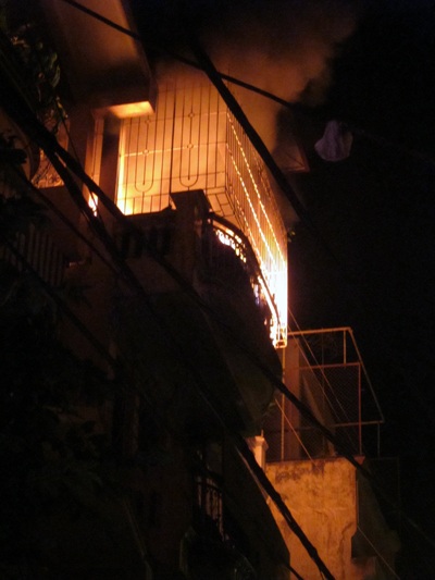 Hà Nội: “Bà hỏa” thiêu rụi ngôi nhà 4 tầng lúc nửa đêm - 5