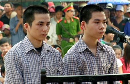 Sát hại dã man cả gia đình, thay nhau hiếp dâm bé gái - 1 Sát hại dã man cả gia đình, thay nhau hiếp dâm bé gái - 1