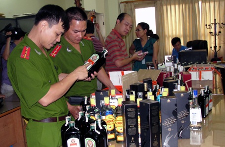 “Sờ gáy” các quán bar trá hình trên phố cổ Hà Nội - 1