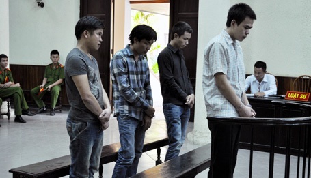 Xét xử hung thủ vụ án mạng sau cuộc nhậu tất niên - 1