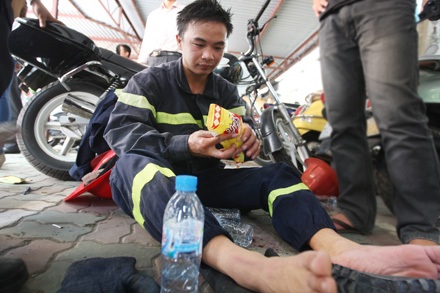 Lời kể của chiến sĩ cứu hộ trong vụ sập nhà vì nổ gas - 3