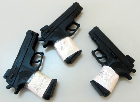 Bị lừa mua súng K54 giả, bắt giữ người đòi tiền chuộc - 2