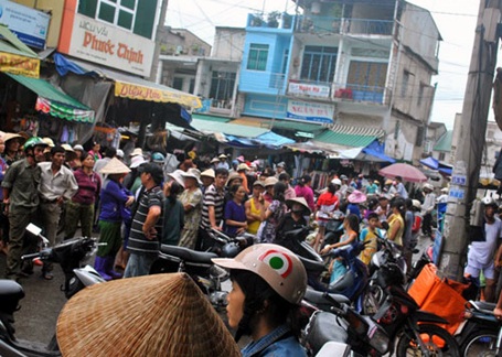 Trêu gái giữa chợ, bị đâm chết - 2 Trêu gái giữa chợ, bị đâm chết - 2