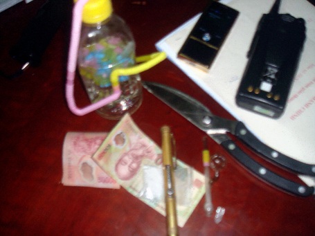 Khống chế người đi đường hòng thoát sự truy đuổi của công an - 2