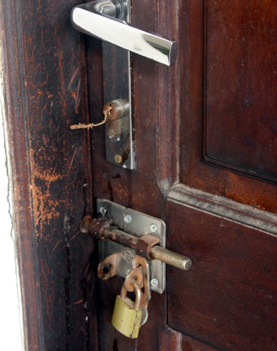 Hà Nội: Dùng mắm tôm trộn dầu nhớt để “khủng bố” - 2