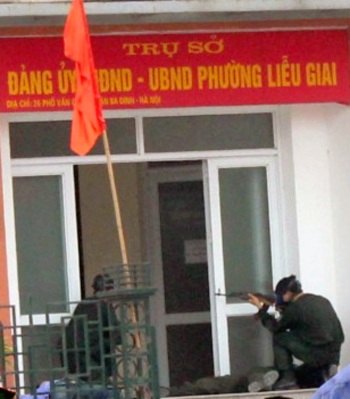 Hà Nội: Diễn tập chống khủng bố tấn công trụ sở ủy ban - 4