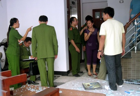 Khám xét khẩn cấp nhà của “con nợ” tiền tỷ ở Hà Đông - 2