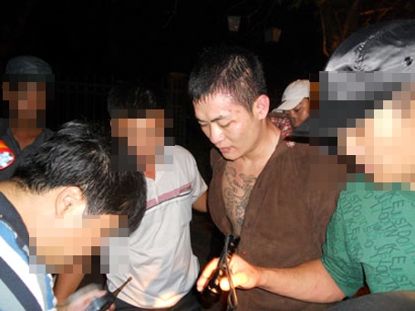 Hà Nội: Tàng trữ ma túy, “tung chưởng” đánh công an - 1 Hà Nội: Tàng trữ ma túy, “tung chưởng” đánh công an - 1