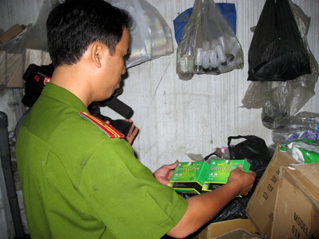 Hà Nội: Phát hiện đại lý bán mỹ phẩm “lậu” cho spa - 1