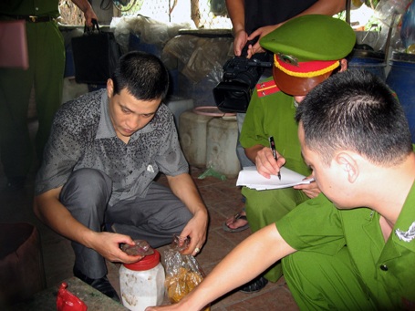 Phát hiện Rhodamine B hàm lượng cao trong tương ớt giá rẻ - 2