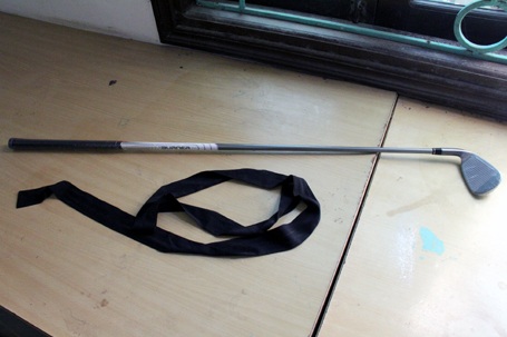 Nữ chủ quán lột trần nam nhân viên cũ, “dằn mặt” bằng gậy đánh golf - 2 Nữ chủ quán lột trần nam nhân viên cũ, “dằn mặt” bằng gậy đánh golf - 2