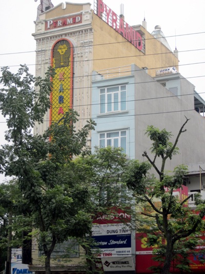 Đột kích "động lắc" trên đường Hoàng Quốc Việt lúc nửa đêm - 1 Đột kích "động lắc" trên đường Hoàng Quốc Việt lúc nửa đêm - 1
