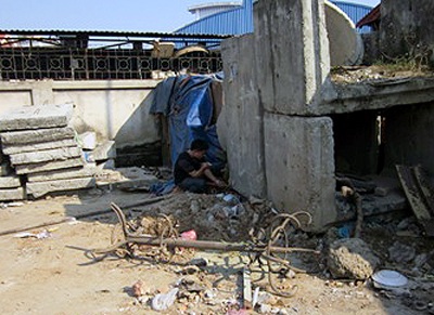 Hà Nội: Phát hiện xác thiếu nữ đang phân hủy cuốn trong chăn bông - 1 Hà Nội: Phát hiện xác thiếu nữ đang phân hủy cuốn trong chăn bông - 1