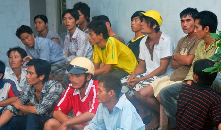 Hơn 95 năm tù cho nhóm đối tượng đập phá BV Năm Căn - 1 Hơn 95 năm tù cho nhóm đối tượng đập phá BV Năm Căn - 1