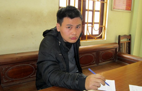 Hà Nội: Táo tợn ôm mìn giả xông vào cướp ngân hàng - 2 Hà Nội: Táo tợn ôm mìn giả xông vào cướp ngân hàng - 2