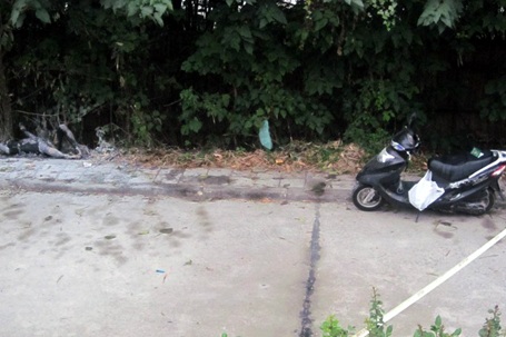 Hà Nội: Hoảng hốt người đàn ông tẩm xăng tự thiêu giữa đường - 1 Hà Nội: Hoảng hốt người đàn ông tẩm xăng tự thiêu giữa đường - 1