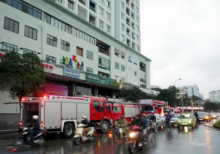 Hà Nội: Náo loạn cháy chung cư 21 tầng - 1 Hà Nội: Náo loạn cháy chung cư 21 tầng - 1