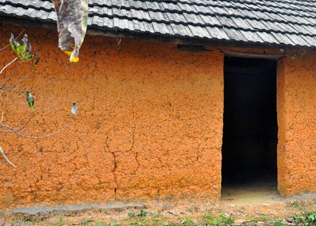 Phát hiện xác cháu bé 9 tuổi bị sát hại dã man trên núi - 2 Phát hiện xác cháu bé 9 tuổi bị sát hại dã man trên núi - 2