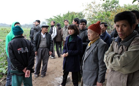 Hà Nội: Hàng trăm ngôi mộ bị vùi lấp trong đêm - 4 Hà Nội: Hàng trăm ngôi mộ bị vùi lấp trong đêm