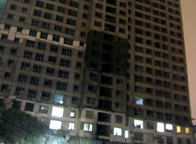 Một người tử vong trong vụ sập giàn giáo ở Hà Nội - 1 Một người tử vong trong vụ sập giàn giáo ở Hà Nội - 1