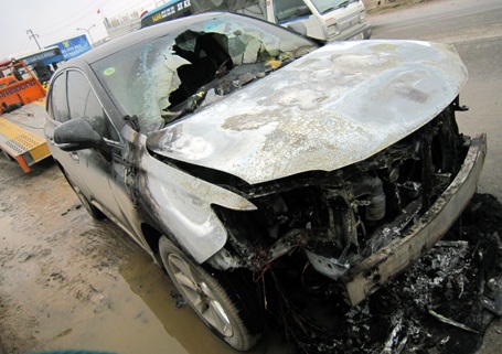 Hà Nội: Xe Lexus bạc tỷ bất ngờ bốc cháy