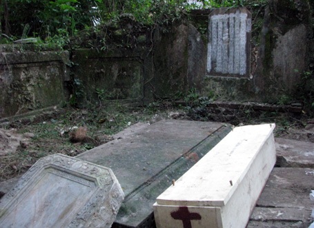 Bắt 1 nghi can vụ đào trộm mộ cổ ở Quảng Nam