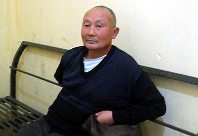 Người nước ngoài giả làm sư đi khất thực