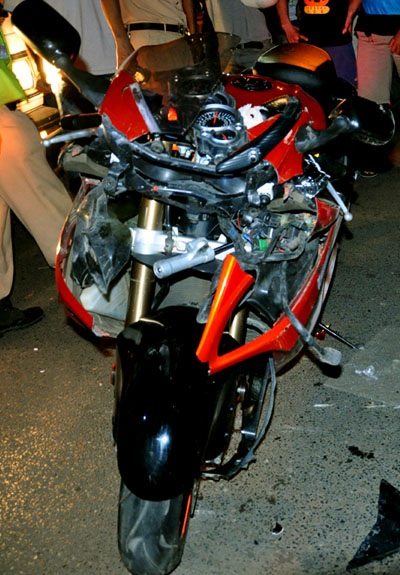 Hà Nội: Xe phân khối lớn bỏ chạy, “hạ gục” 2 xe máy