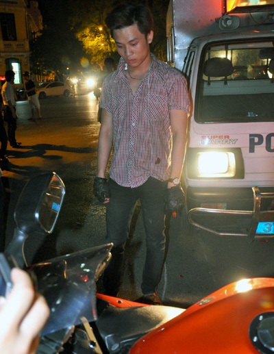 Hà Nội: Xe phân khối lớn bỏ chạy, “hạ gục” 2 xe máy